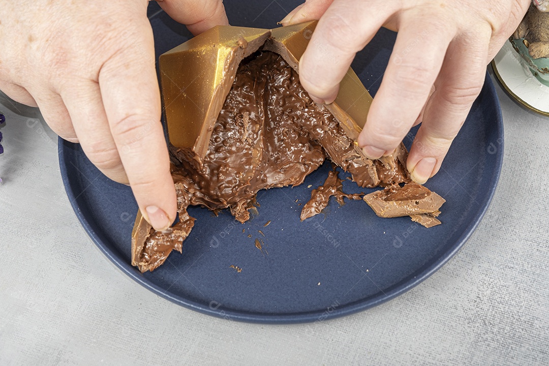 Ovos de páscoa diamante dourado