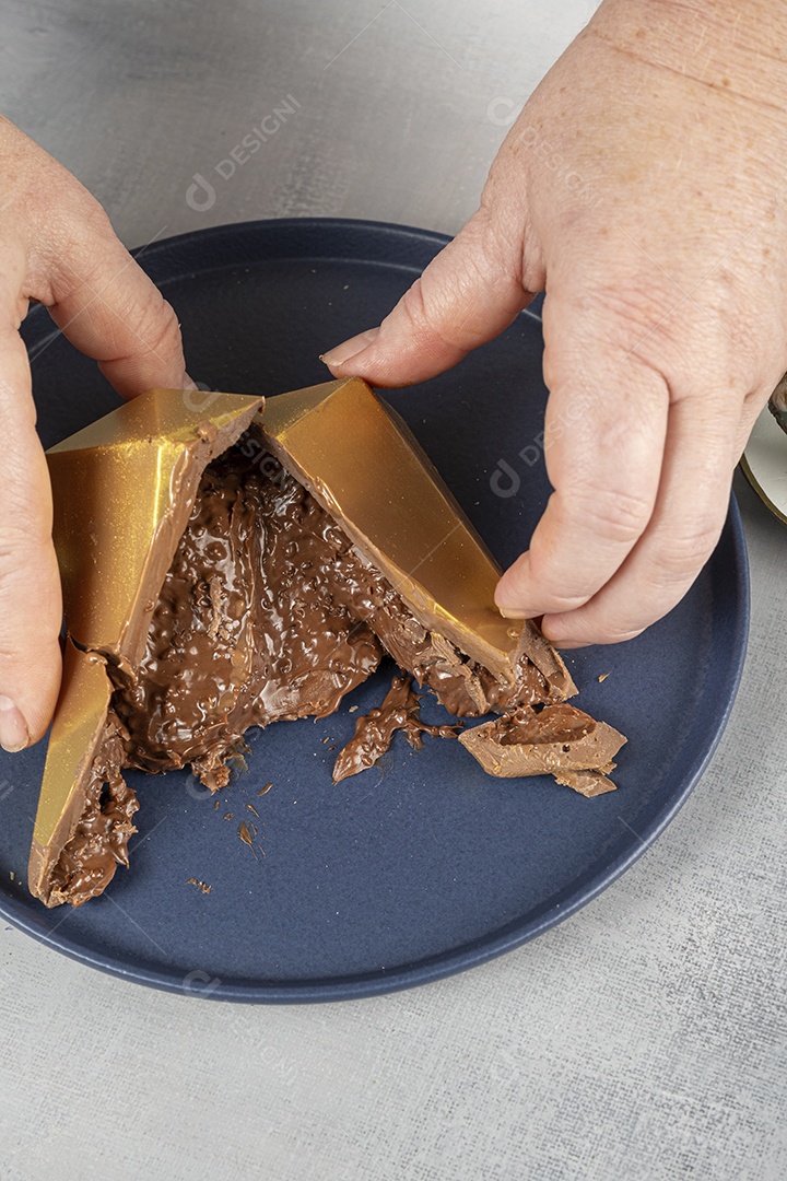 Ovos de páscoa diamante dourado