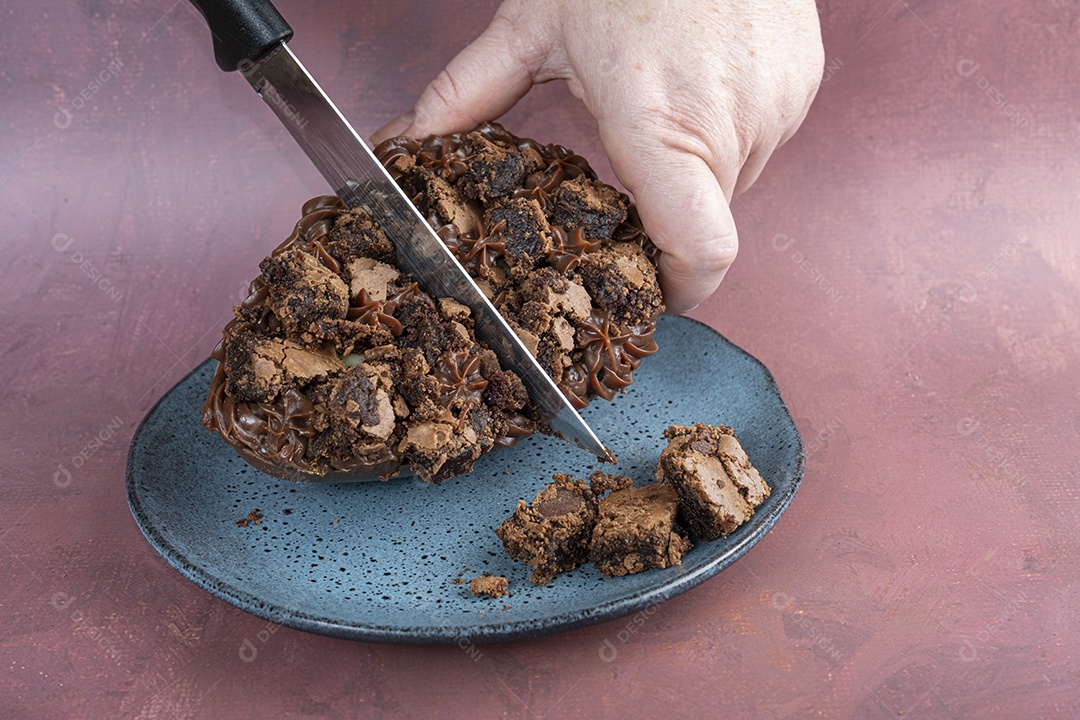 Ovos de páscoa recheio de brigadeiros e brownie