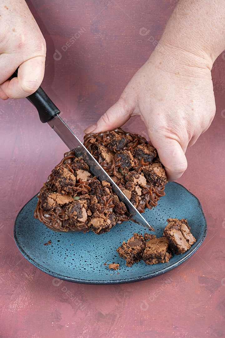 Ovos de páscoa recheio de brigadeiros e brownie