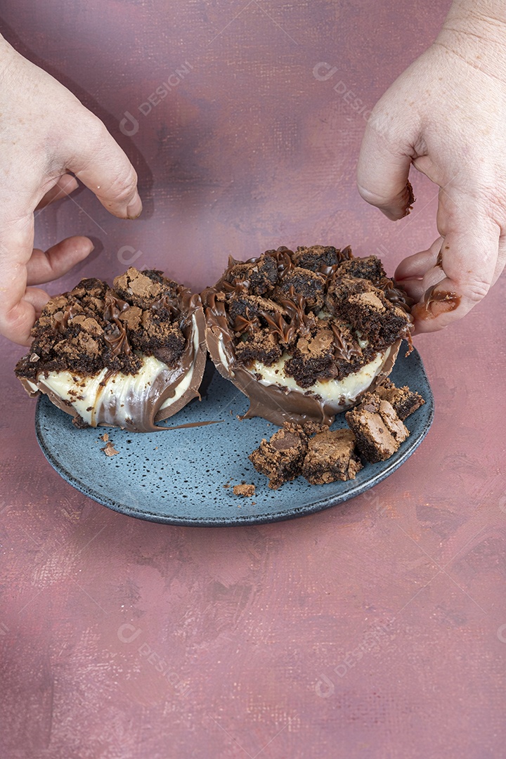 Ovos de páscoa recheio de brigadeiros e brownie