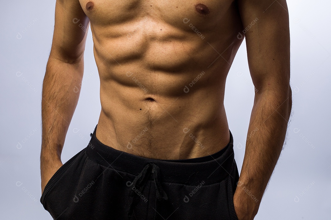 Corpo de homem musculoso lindo