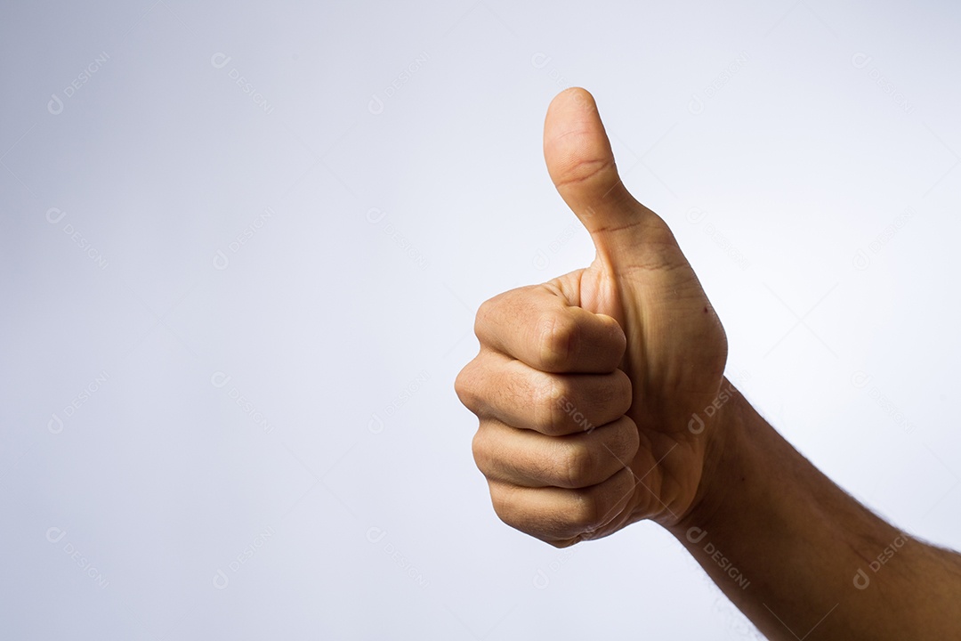 Mão com gesto de beleza ok