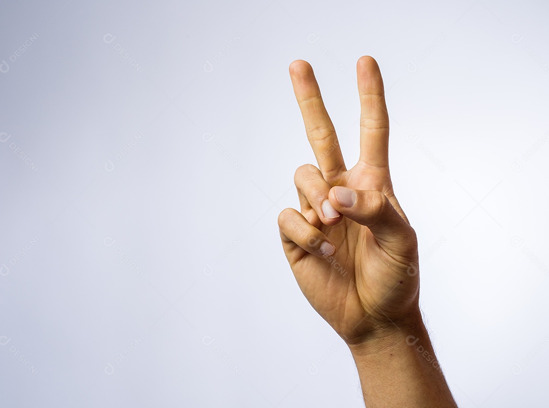 Mão com sinal de paz e amor