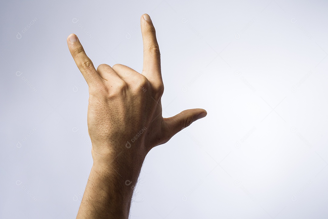 Mão fazendo gesto de rock
