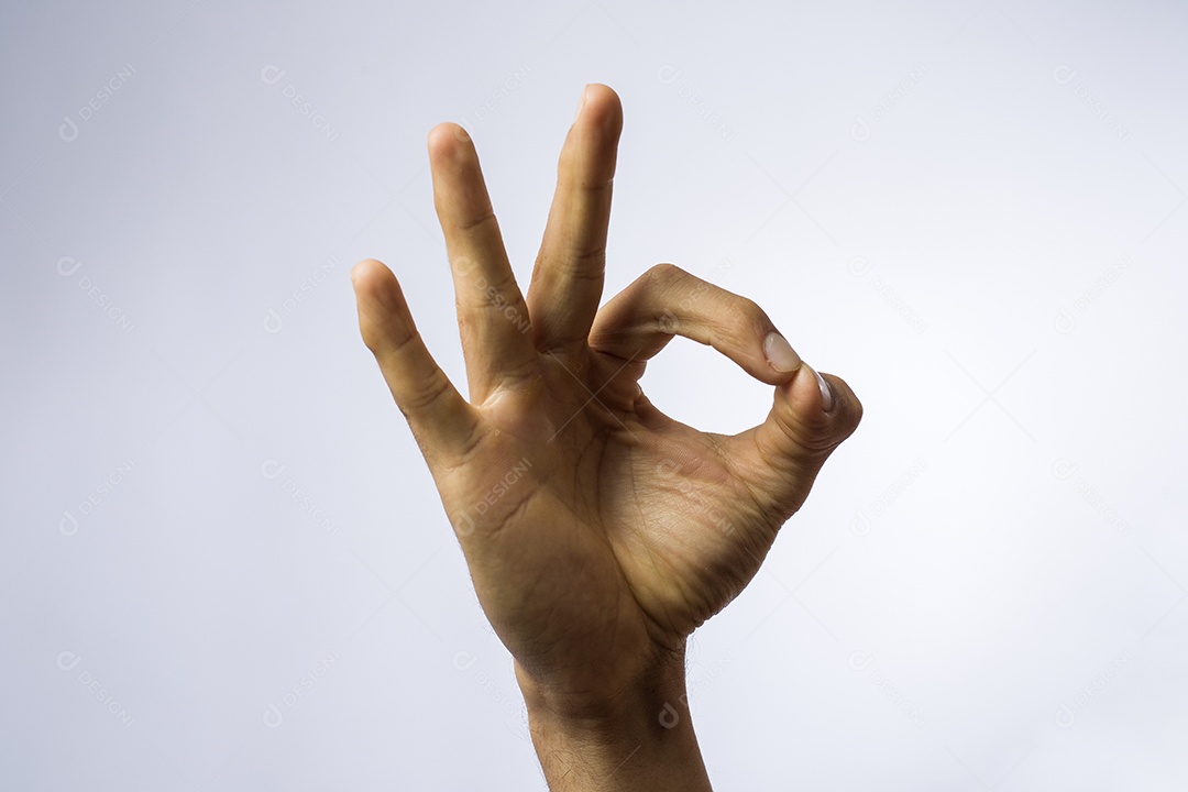 Mão fazendo gesto de ok