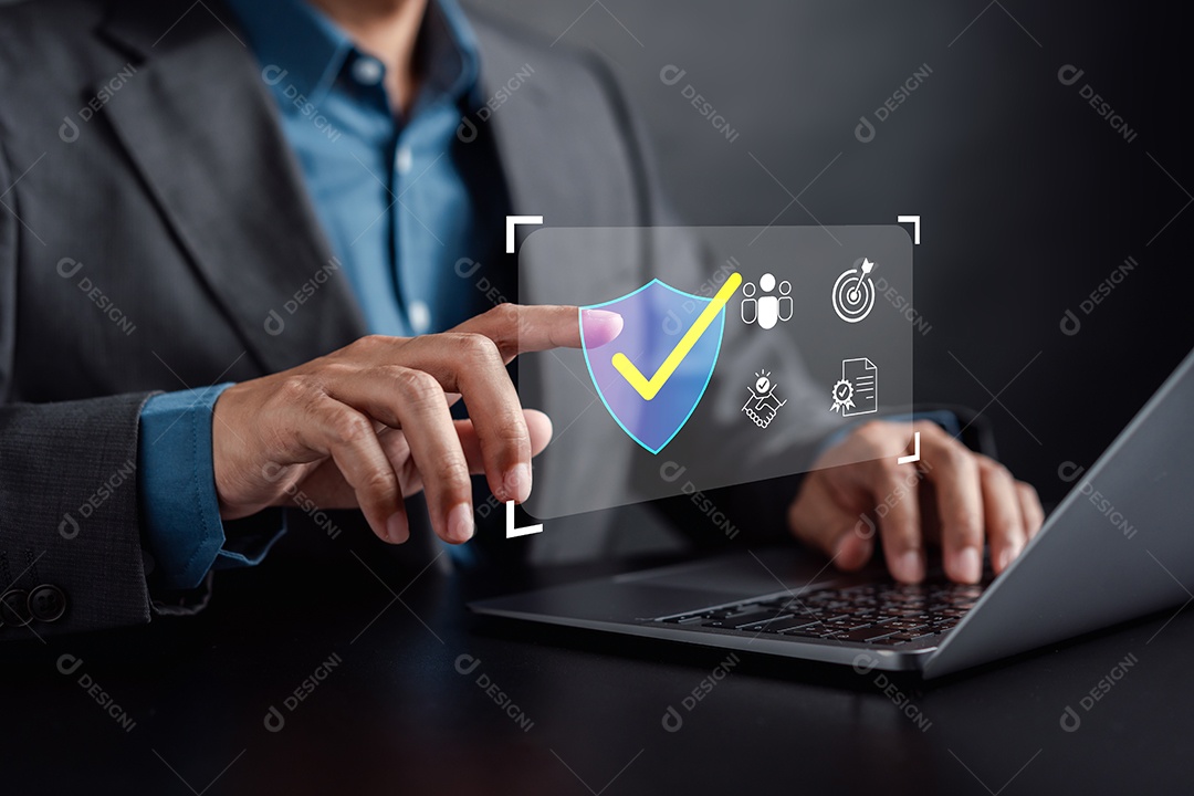 Homem jovem empresário em seu escritório