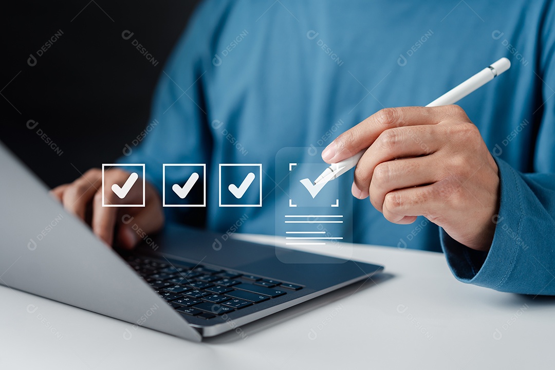 Homem jovem empresário em seu escritório