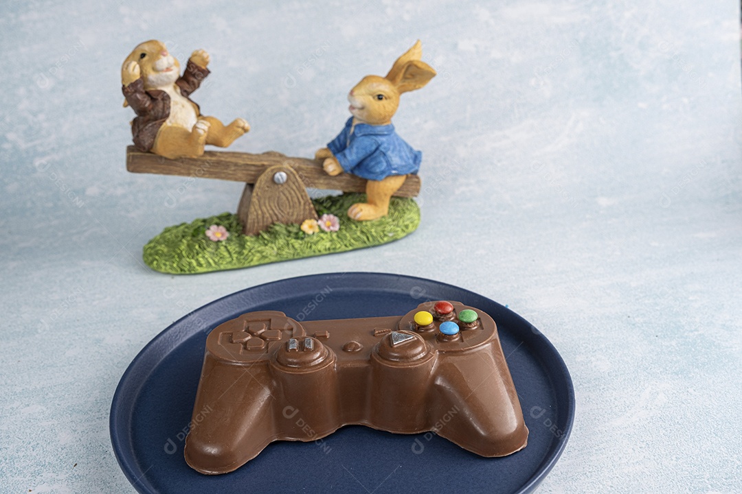 Controle de chocolate sobre uma mesa