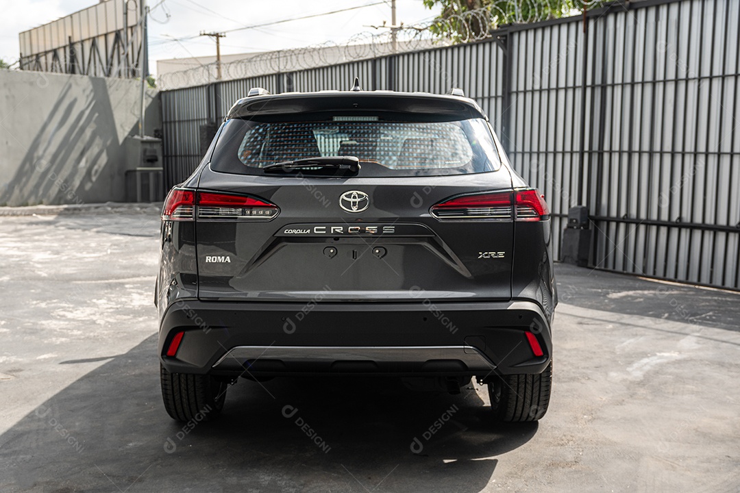 Veículo Toyota Corolla Cross isolado