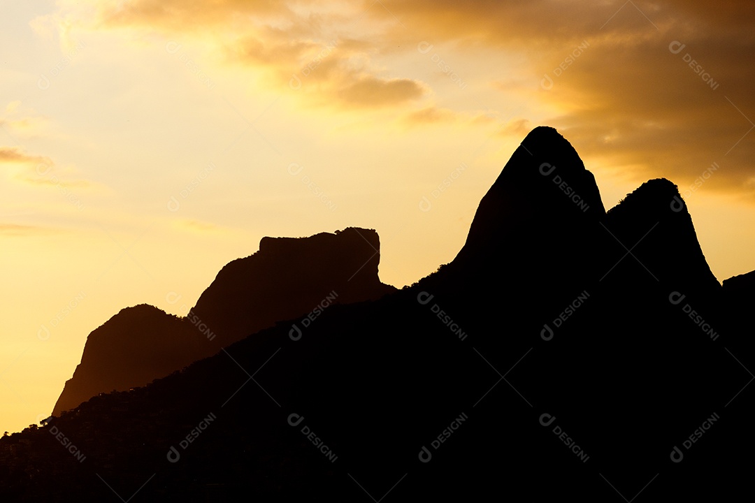 Silhueta de Morro Dois Irmãos e Pedra da Gávea