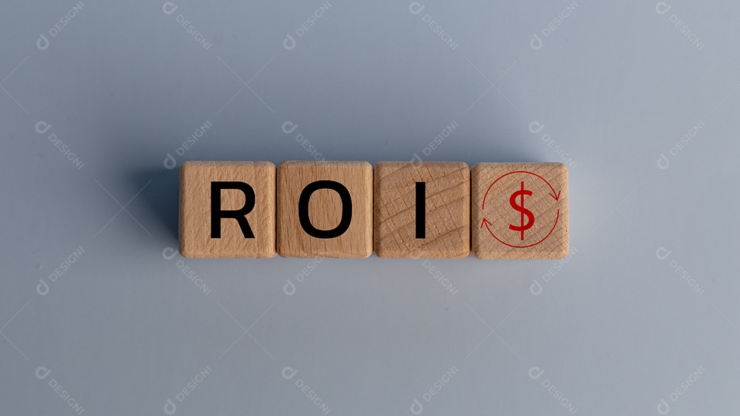 Cubos de madeira com letras