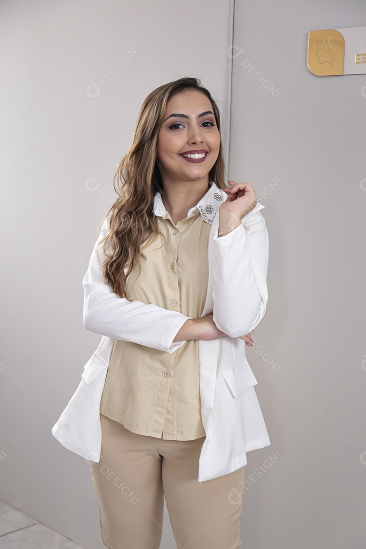 Mulher linda Dermatologista sobre clínica