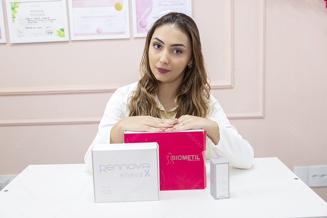 Mulher linda Dermatologista sobre clínica