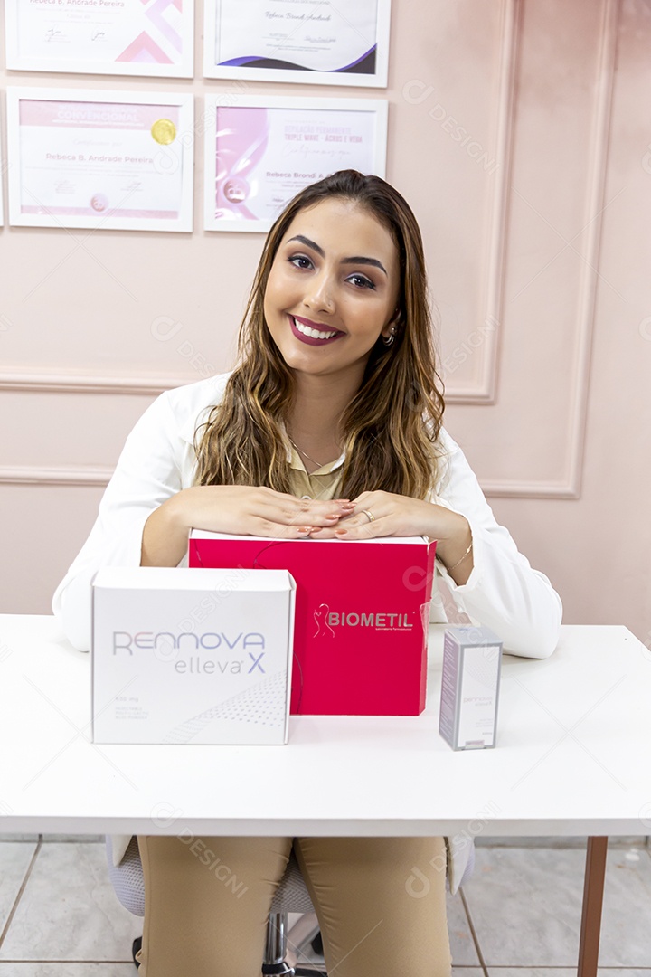 Mulher linda Dermatologista sobre clínica