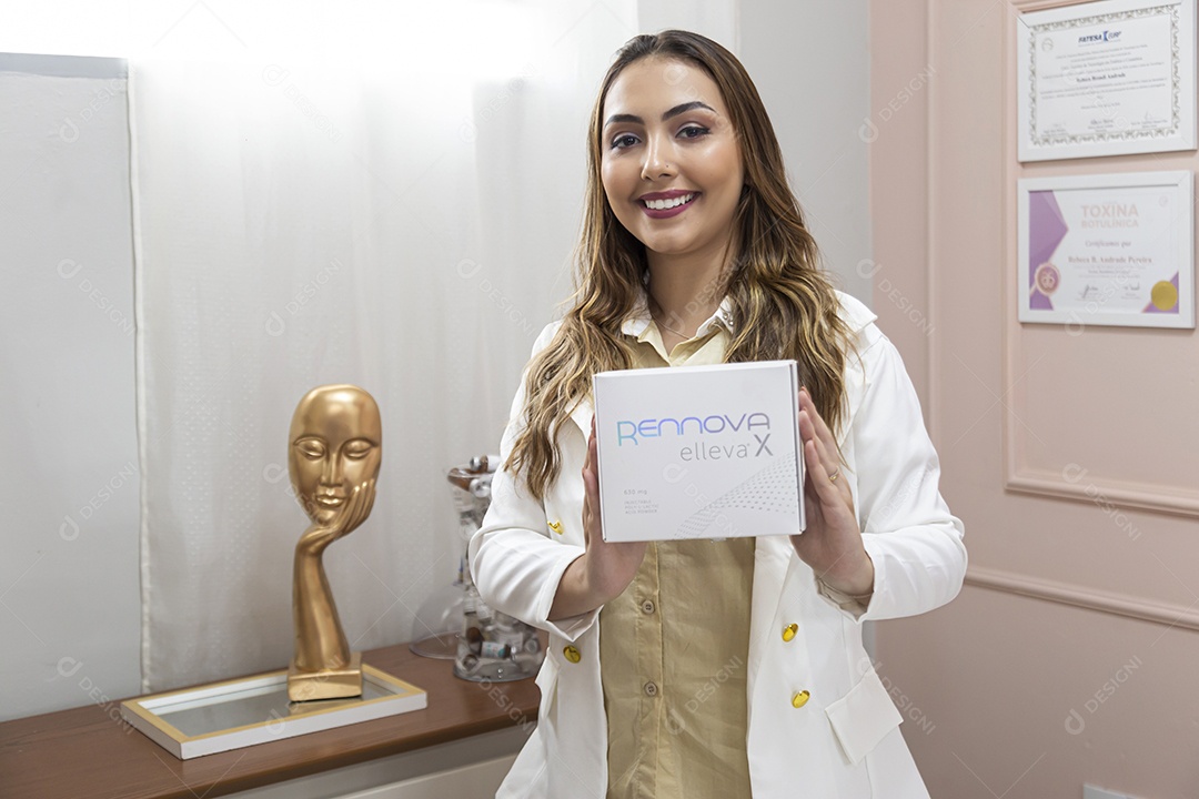 Mulher linda Dermatologista sobre clínica