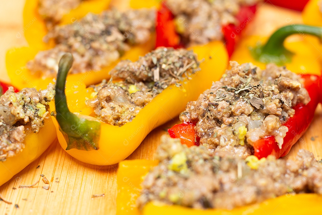 Pimentões recheados com carne deliciosos