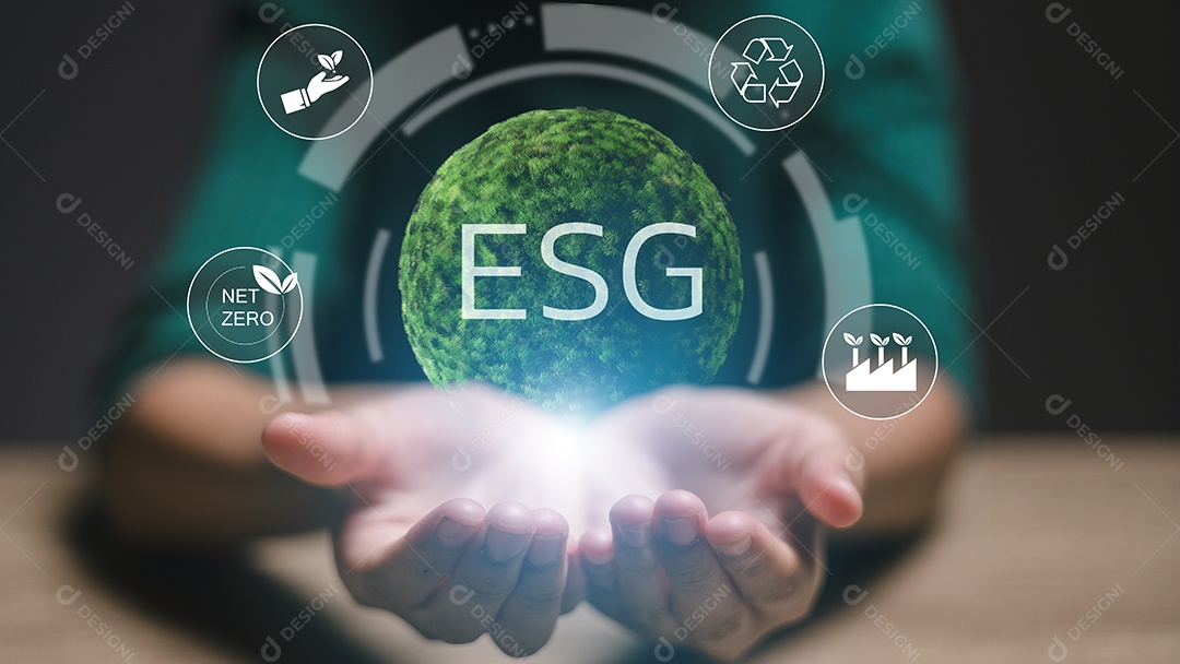 Globo com as letras por vários símbolos, incluindo uma árvore