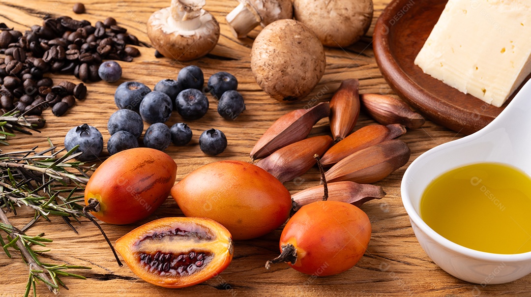 Ingredientes típicos da Mantiqueira tamarillo pinhão mirtillo cogumelos