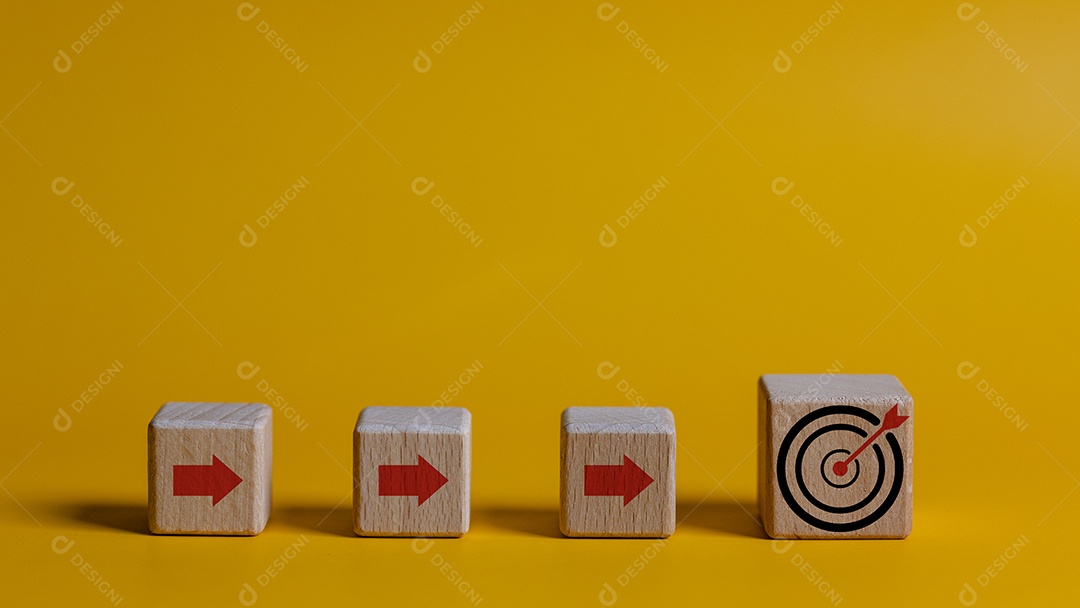 Dado de madeira com indicações