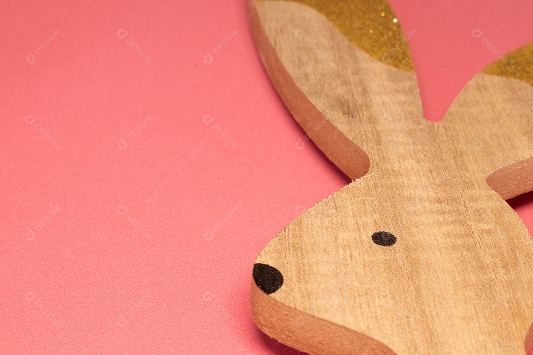 Coelhinho da páscoa com fundo colorido