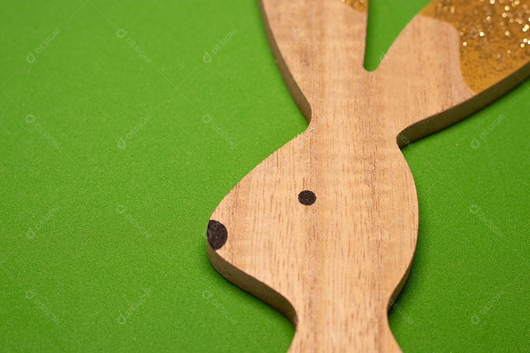 Coelhinho decorado de madeira pintado