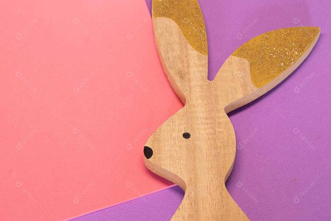 Coelhinho da páscoa de madeira pintado