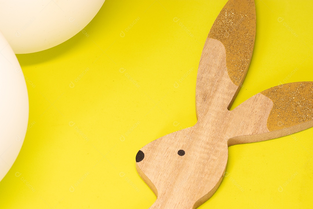 Coelhinho da páscoa com fundo colorido