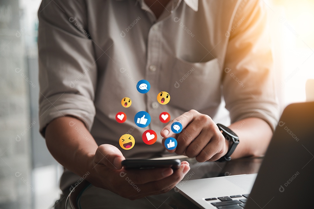 Jovem empresário em seu escritório