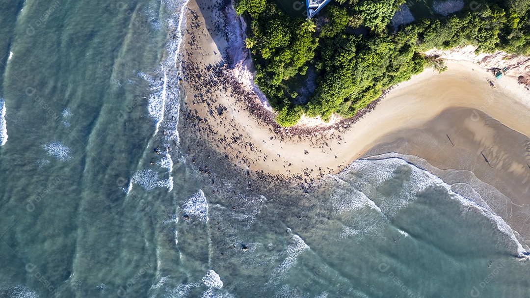 Vista aérea da praia da Bahia dos Golfinhos em Tibau do Sul