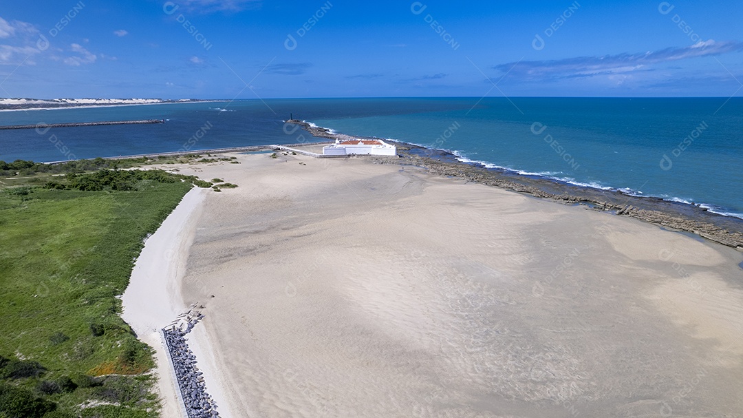 Visão aérea de beira mar em Natal