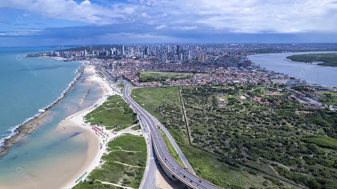 Vista linda sobe ponte Newton Navarro e beira mar