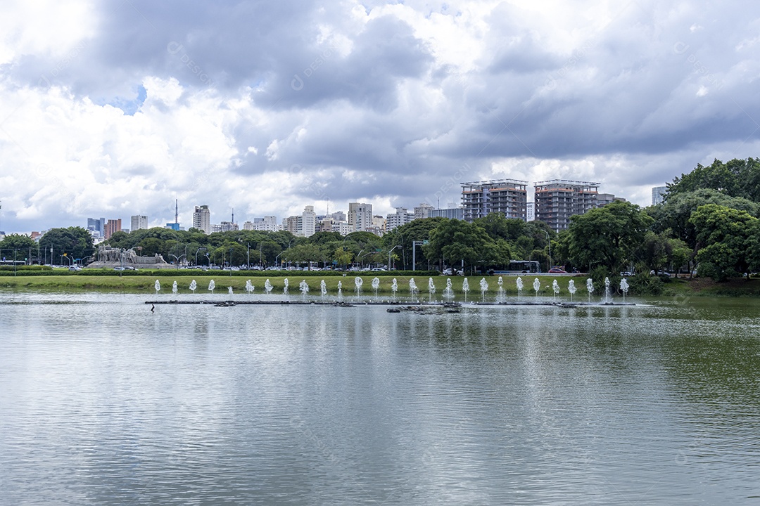 Parque Ibirapuera lado em São Paulo