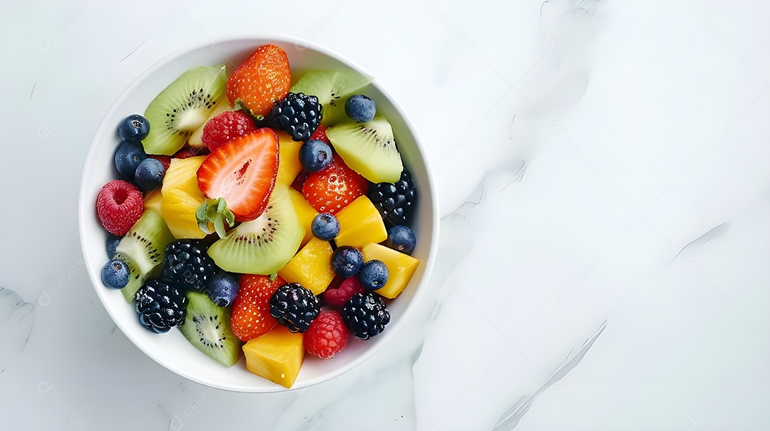 Tigela com muitas frutas frescas deliciosas
