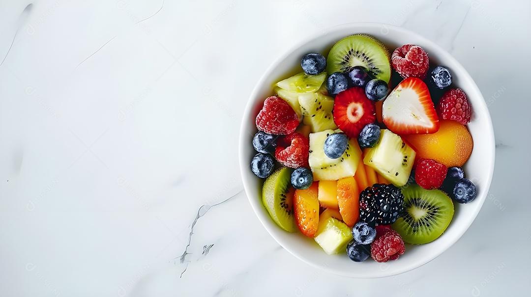 Tigela com muitas frutas frescas deliciosas
