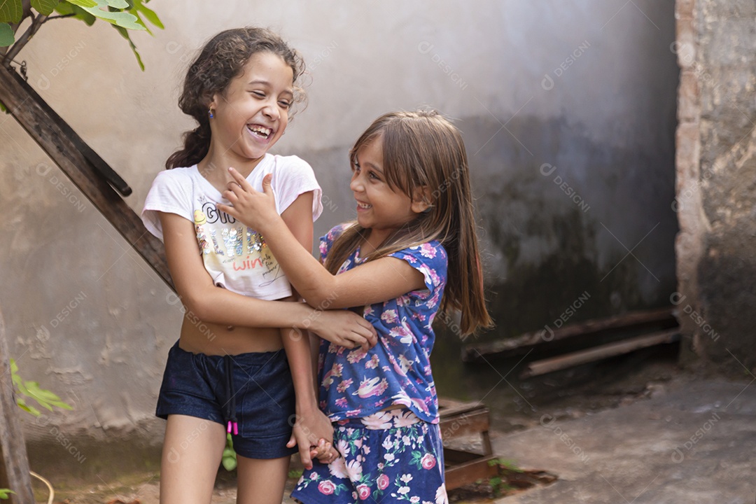 Lindas garotas jovens sorridentes