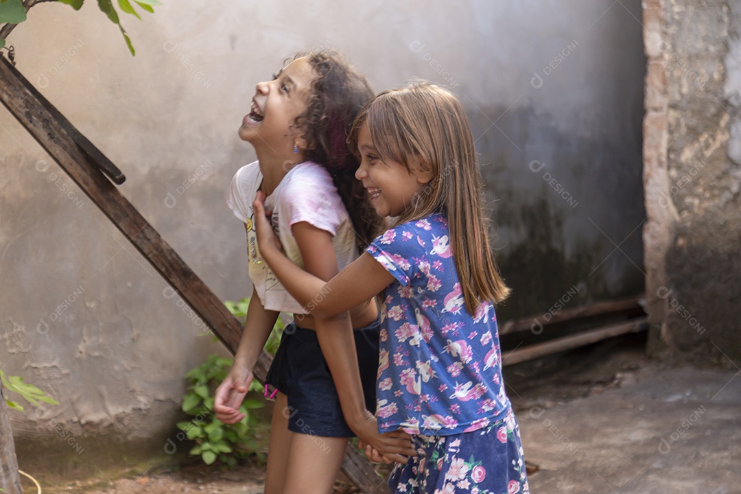 Lindas garotas jovens sorridentes