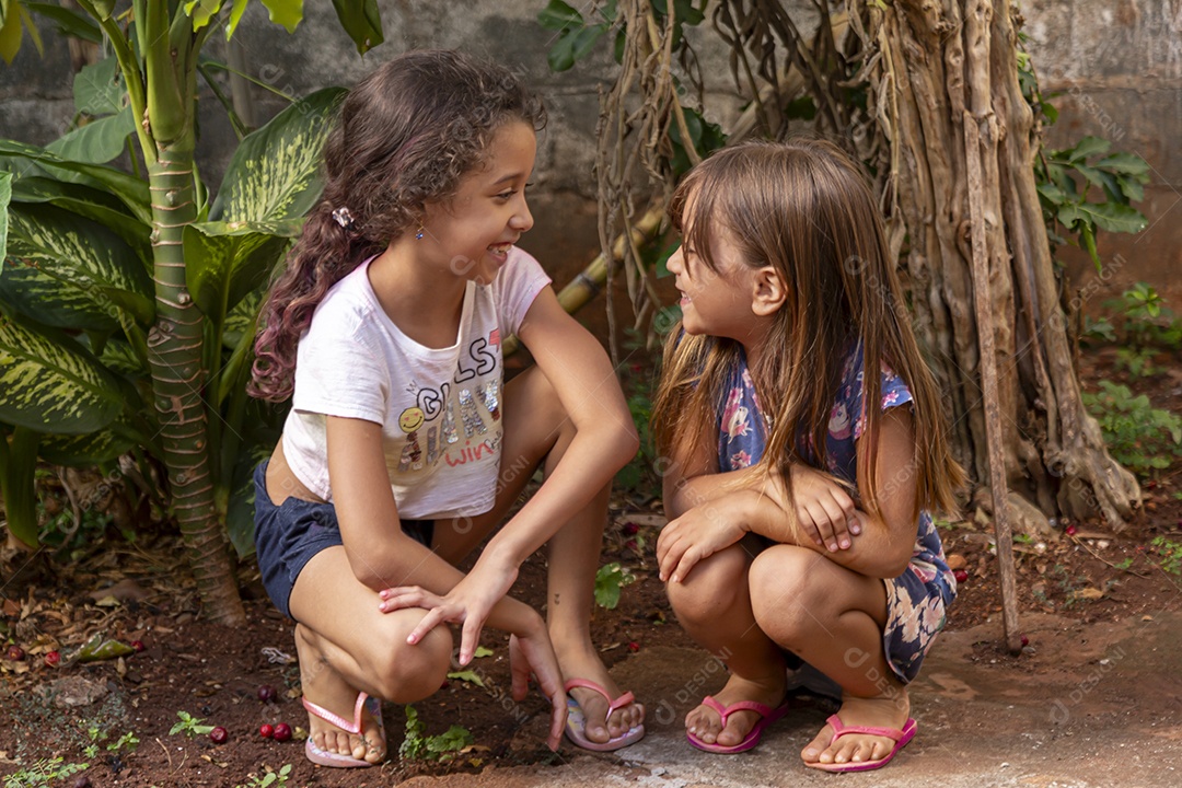 Lindas garotas jovens sorridentes