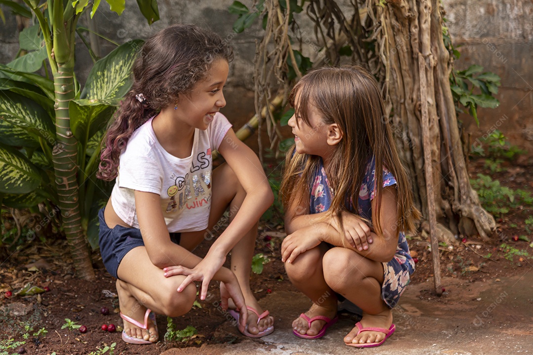 Lindas garotas jovens sorridentes