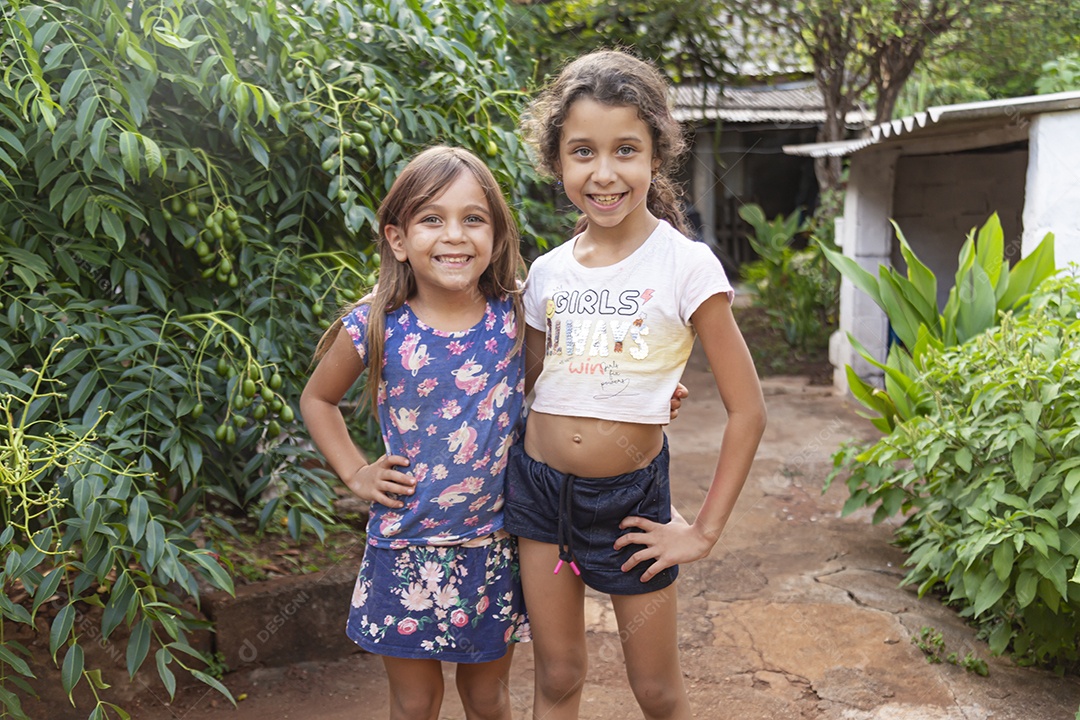 Lindas garotas jovens sorridentes