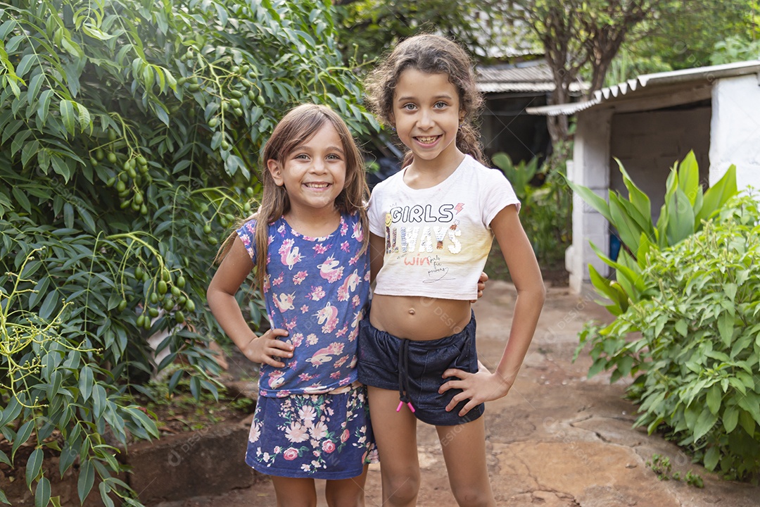 Lindas garotas jovens sorridentes