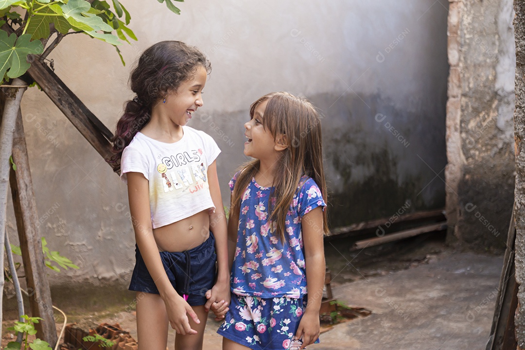 Lindas garotas jovens sorridentes