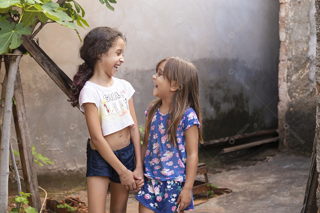 Lindas garotas jovens sorridentes