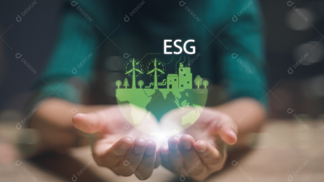 O globo está rodeado por vários símbolos incluindo uma árvore e um símbolo de reciclagem