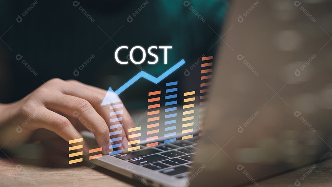 Empresária apontando para baixo a seta do gráfico com finanças empresariais