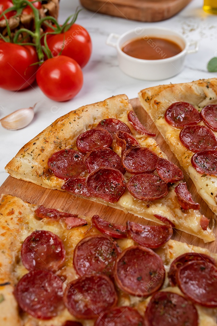 Fatia de pizza de calabresa deliciosa