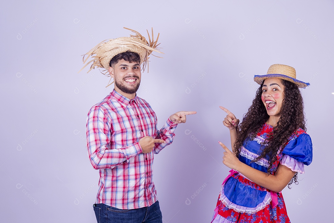 Homem jovem garoto usando roupas típica de festa junina