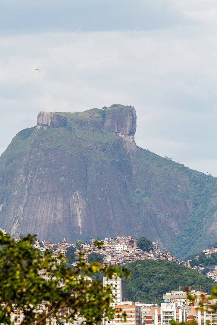 Pedra da Gávea da praia de são Conrado