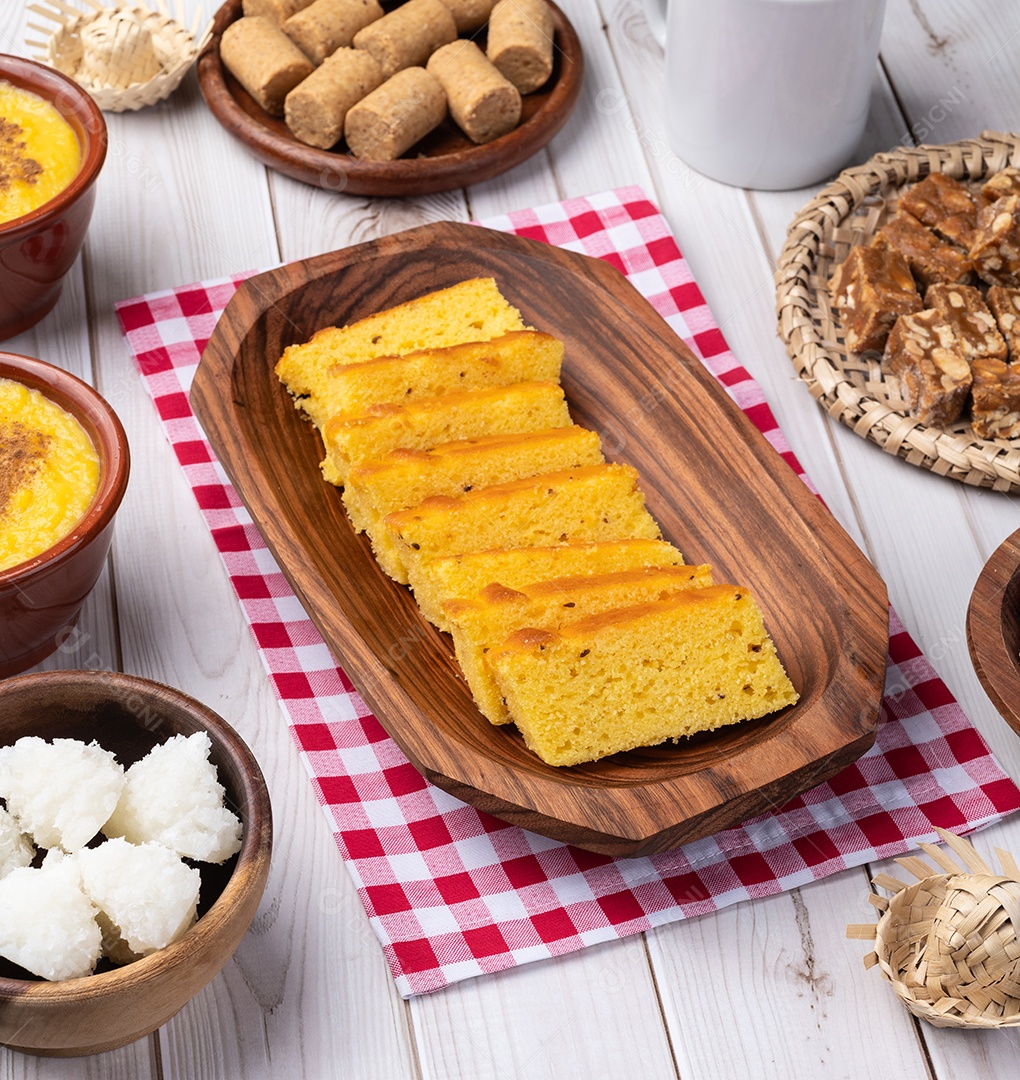 Culinária junina bolo de milho pé-de-moleque paçoca mingau