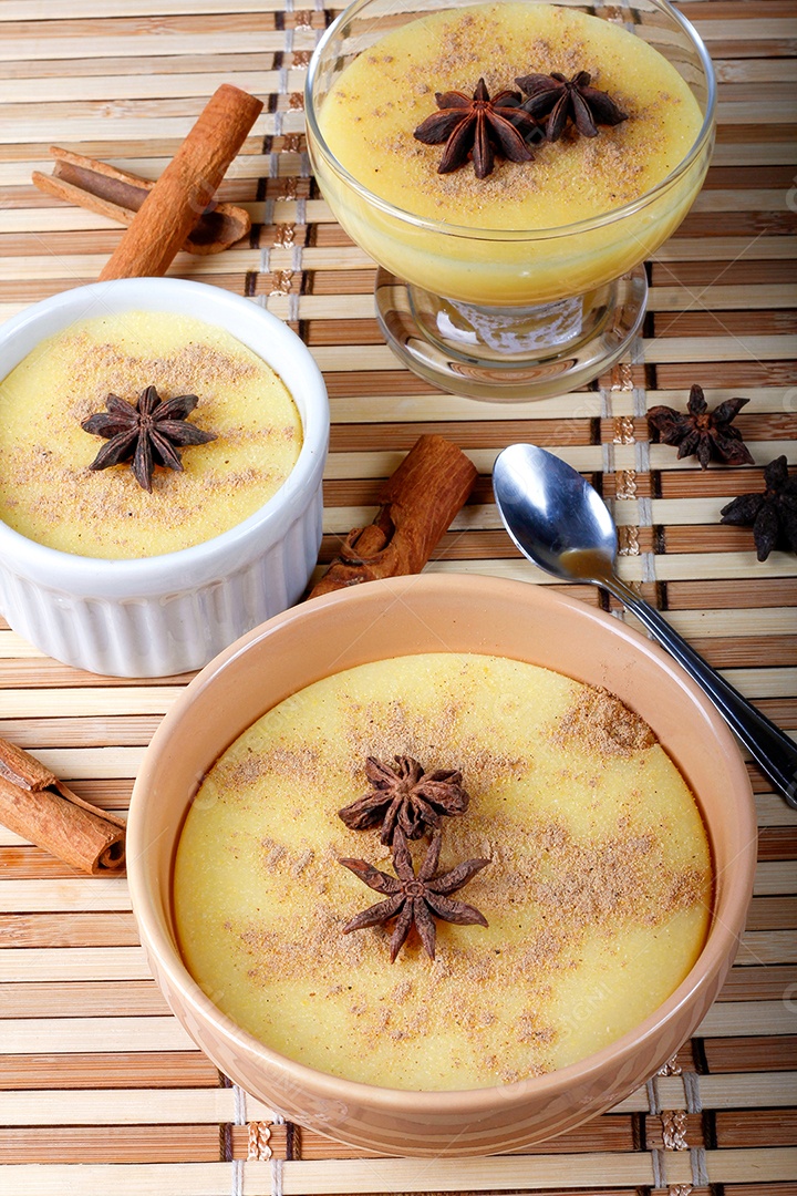 Curau de milho caseiro com canela